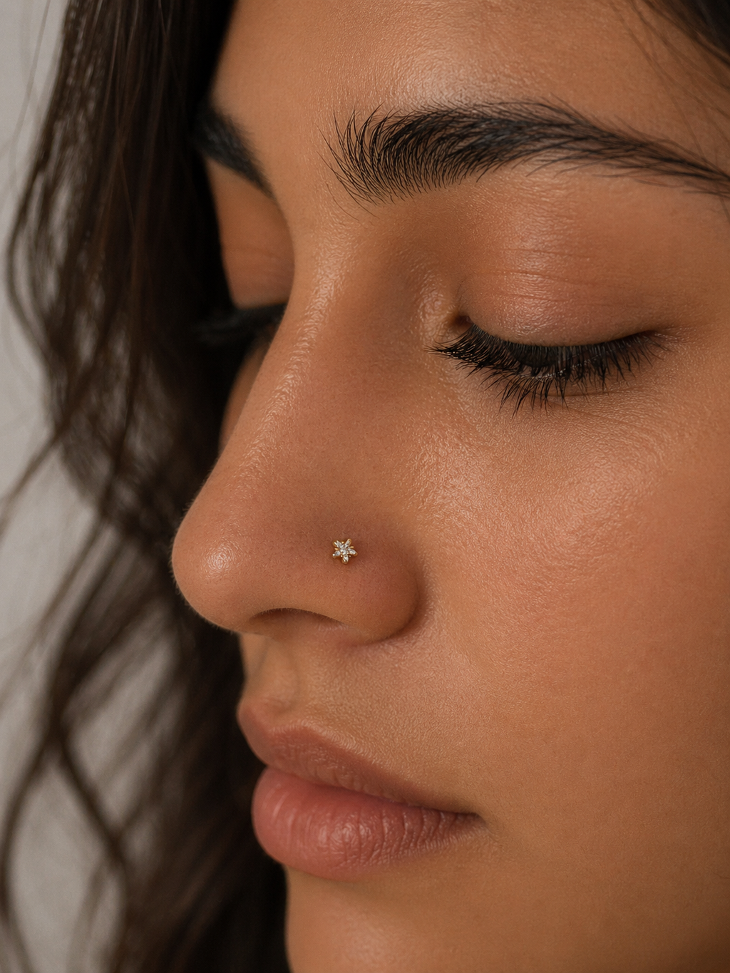 Starlight Bloom Nose Stud – Titanium L Shape (20G)